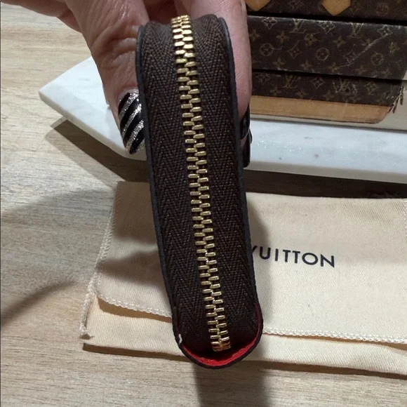 Limited Edition Louis Vuitton Zippy Wallet - Picture 4 of 9